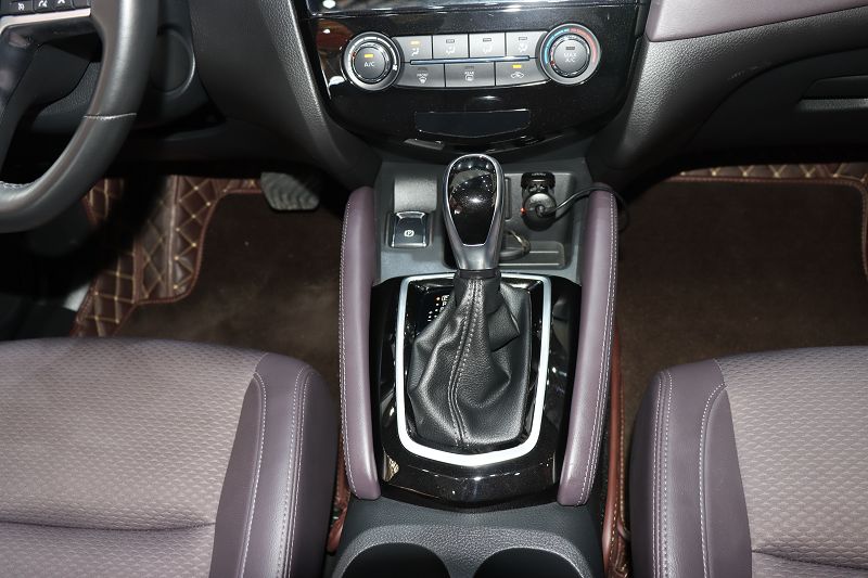 日产 逍客 19款 2.0L CVT豪华