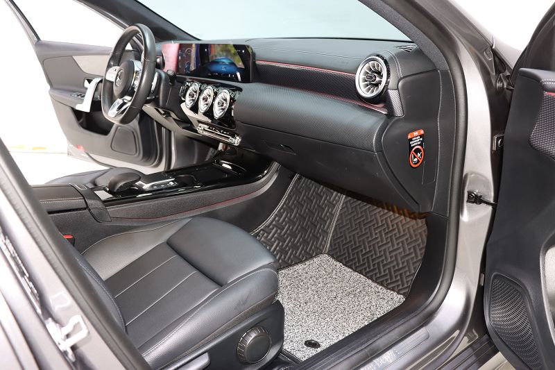 奔驰A级 2022款 A 200 L 运动轿车动感型