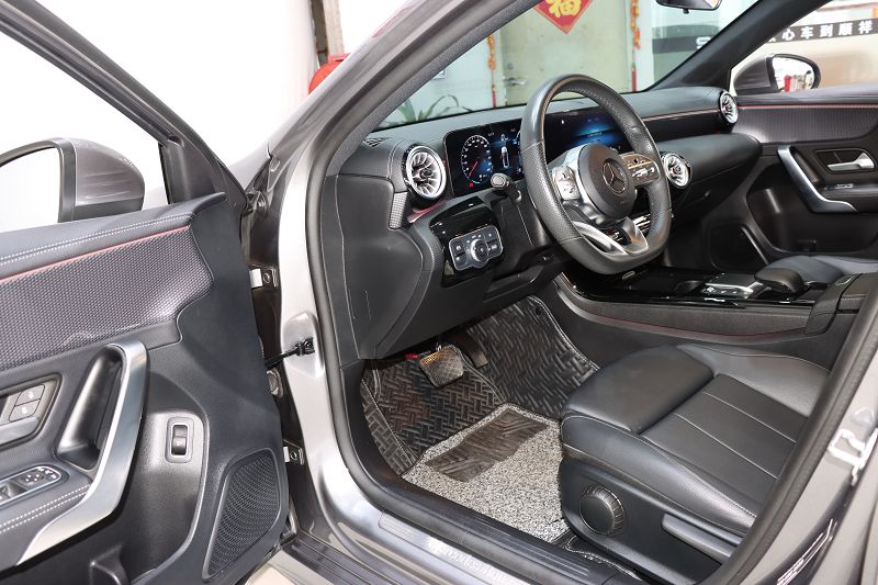 奔驰A级 2022款 A 200 L 运动轿车动感型