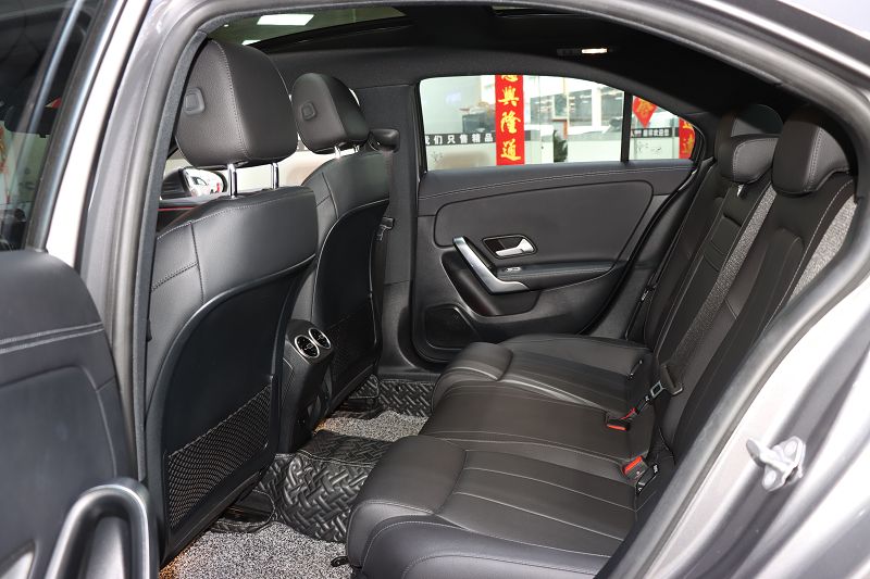 奔驰A级 2022款 A 200 L 运动轿车动感型