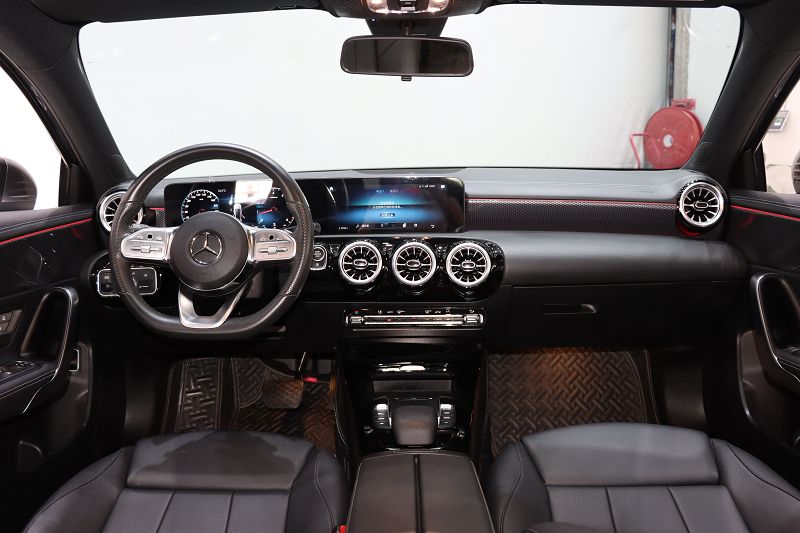 奔驰A级 2022款 A 200 L 运动轿车动感型