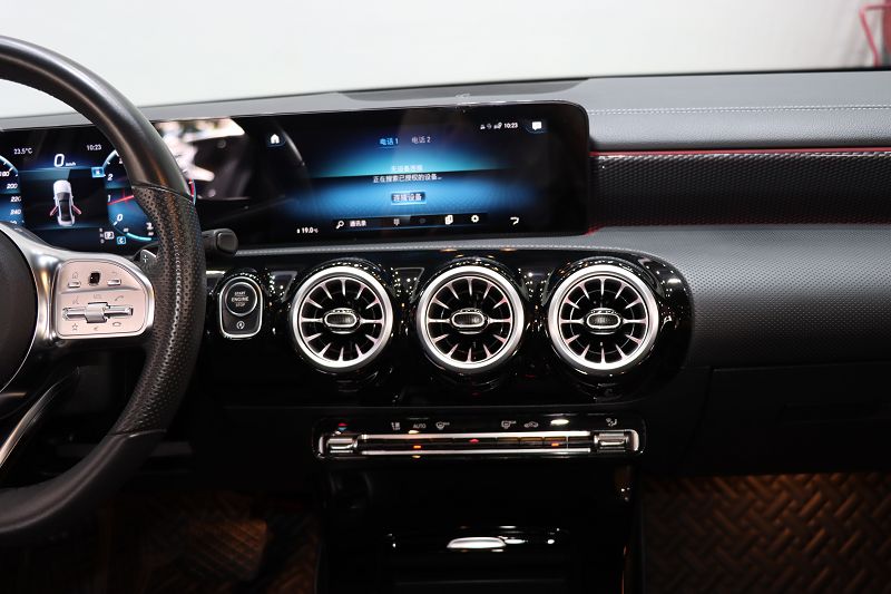 奔驰A级 2022款 A 200 L 运动轿车动感型