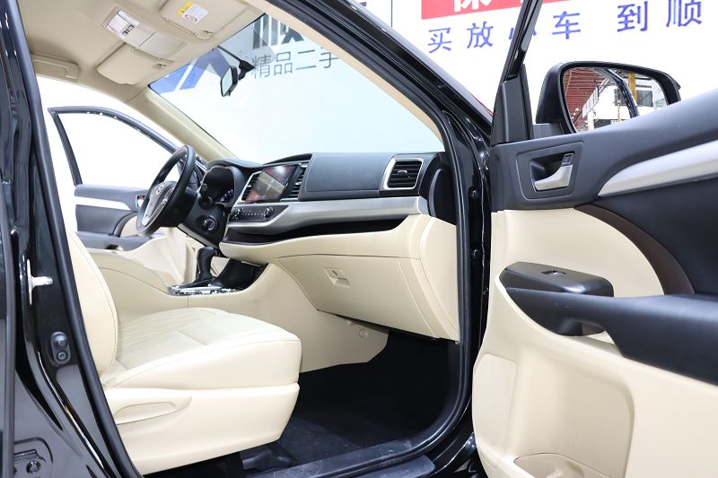 丰田 汉兰达 2021款 2.0T 四驱精英版 7座