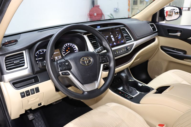 丰田 汉兰达 2021款 2.0T 四驱精英版 7座