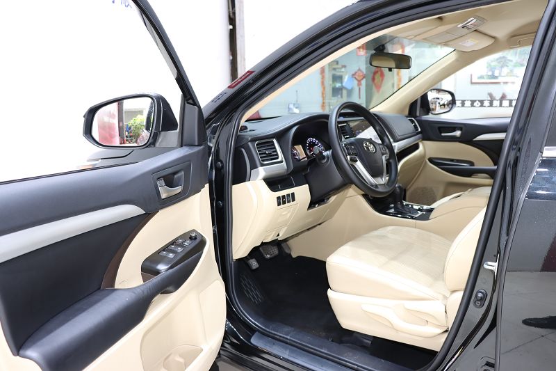 丰田 汉兰达 2021款 2.0T 四驱精英版 7座