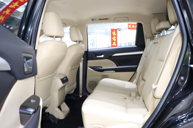 丰田 汉兰达 2021款 2.0T 四驱精英版 7座