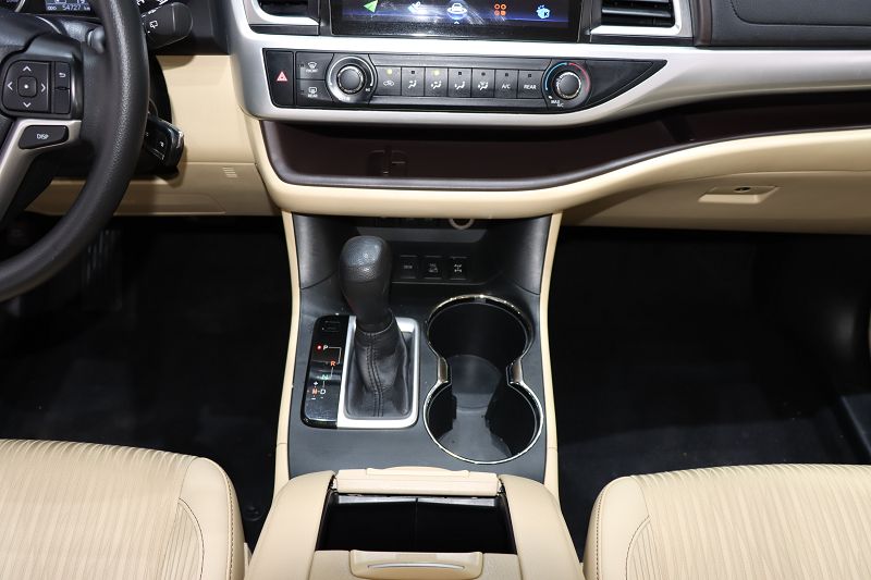 丰田 汉兰达 2021款 2.0T 四驱精英版 7座