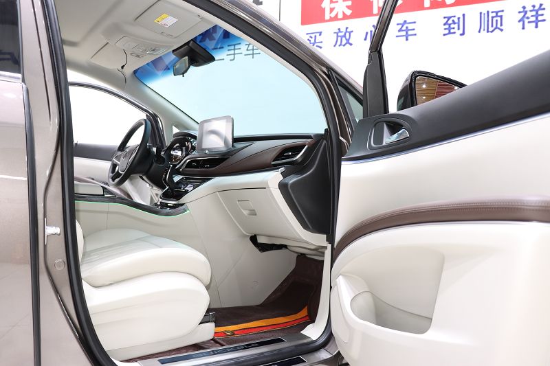 别克GL8 2023款 陆上公务舱 舒适型