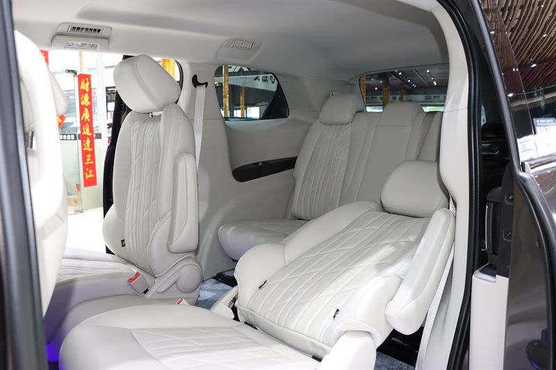 别克GL8 2023款 陆上公务舱 舒适型