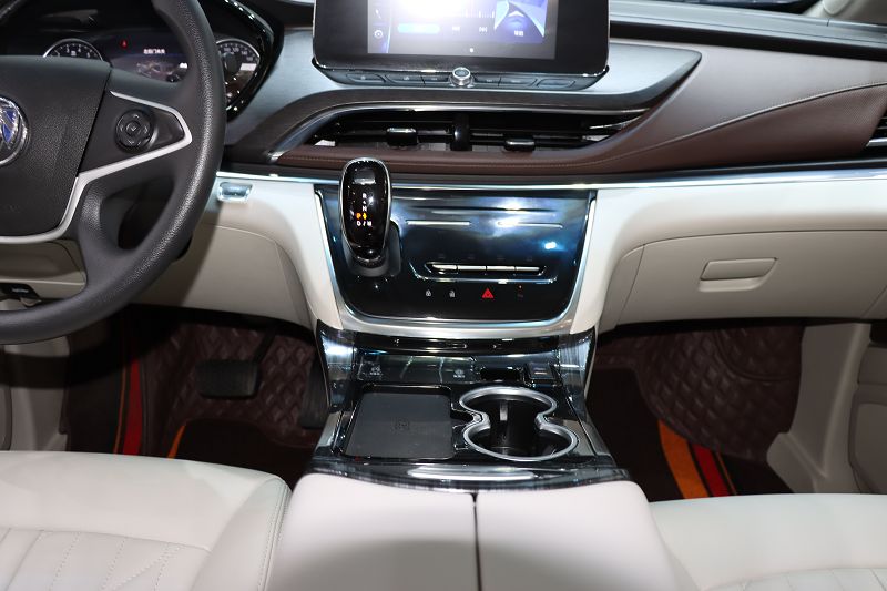 别克GL8 2023款 陆上公务舱 舒适型