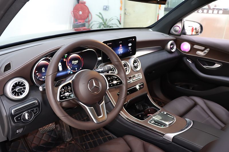 奔驰GLC级 2022款 改款 GLC 260 L 4MATIC 豪华型