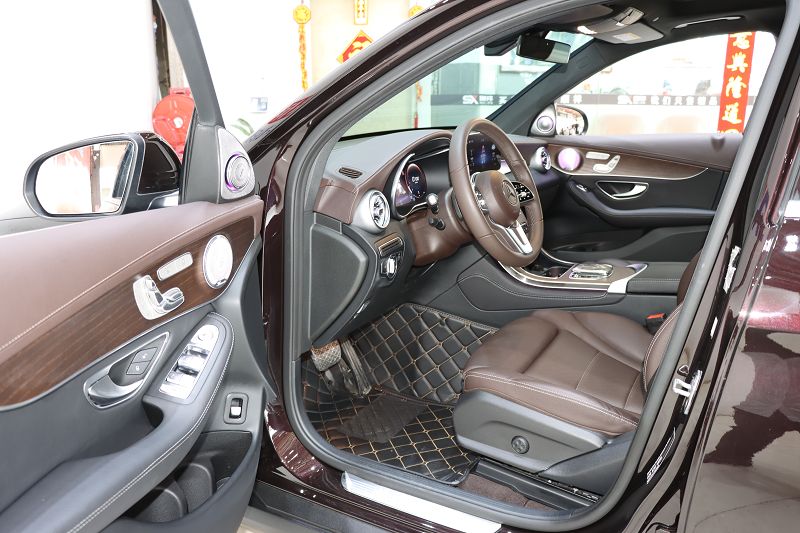 奔驰GLC级 2022款 改款 GLC 260 L 4MATIC 豪华型