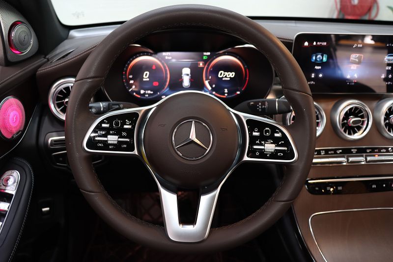 奔驰GLC级 2022款 改款 GLC 260 L 4MATIC 豪华型