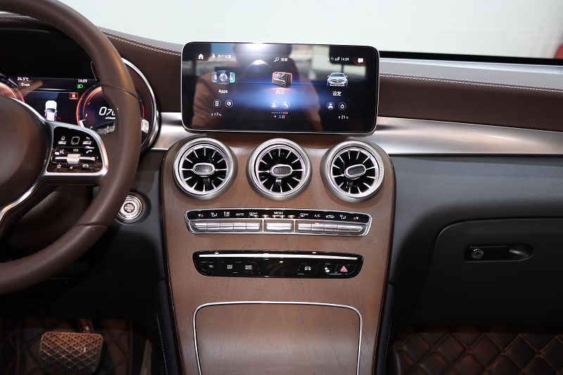 奔驰GLC级 2022款 改款 GLC 260 L 4MATIC 豪华型