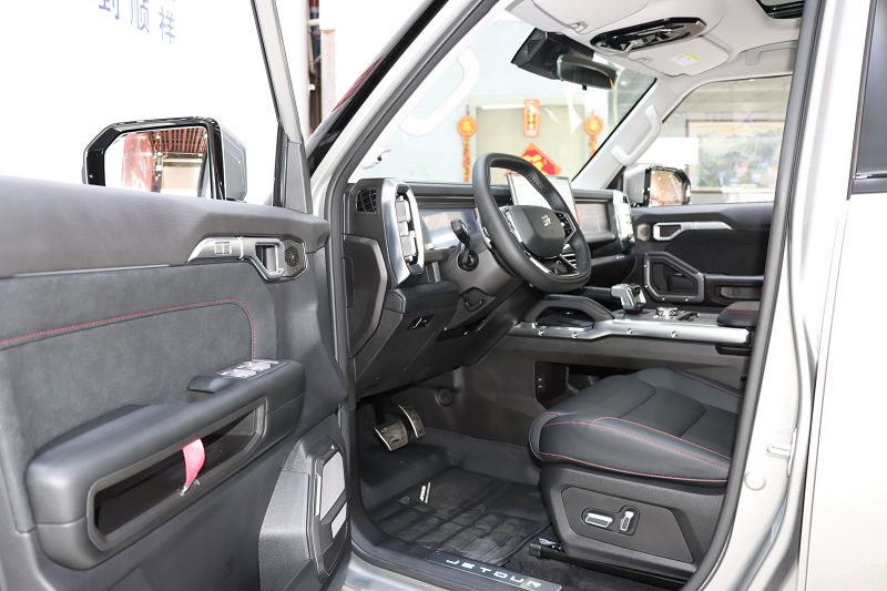 捷途旅行者 2025款 2.0TD DCT XWD穿越