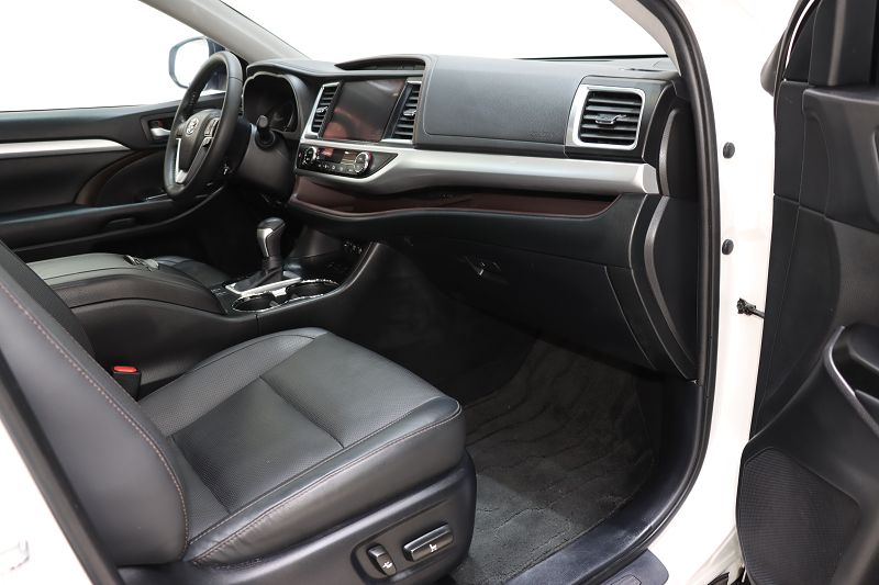 丰田 汉兰达 2018款 2.0T 四驱尊贵版 7座 国VI