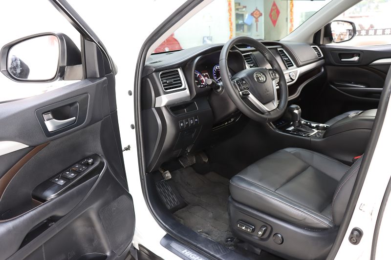 丰田 汉兰达 2018款 2.0T 四驱尊贵版 7座 国VI