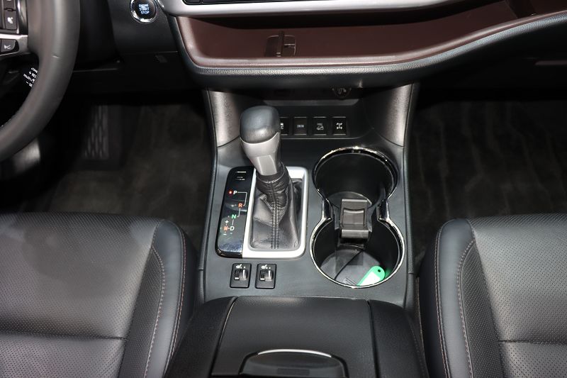 丰田 汉兰达 2018款 2.0T 四驱尊贵版 7座 国VI