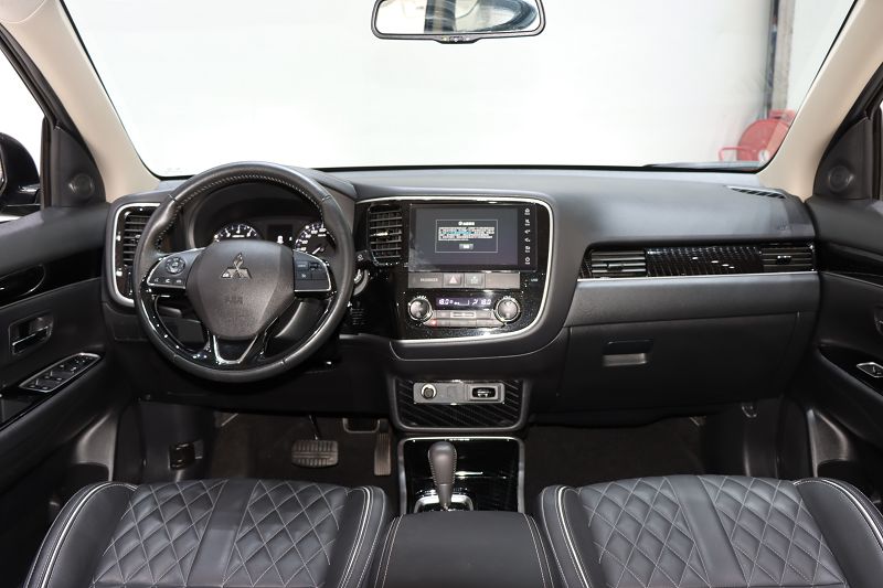 三菱欧蓝德 2021款 2.0L 两驱畅享版 5座