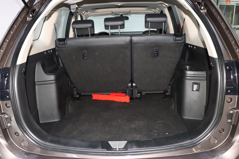 三菱欧蓝德 2021款 2.0L 两驱畅享版 5座