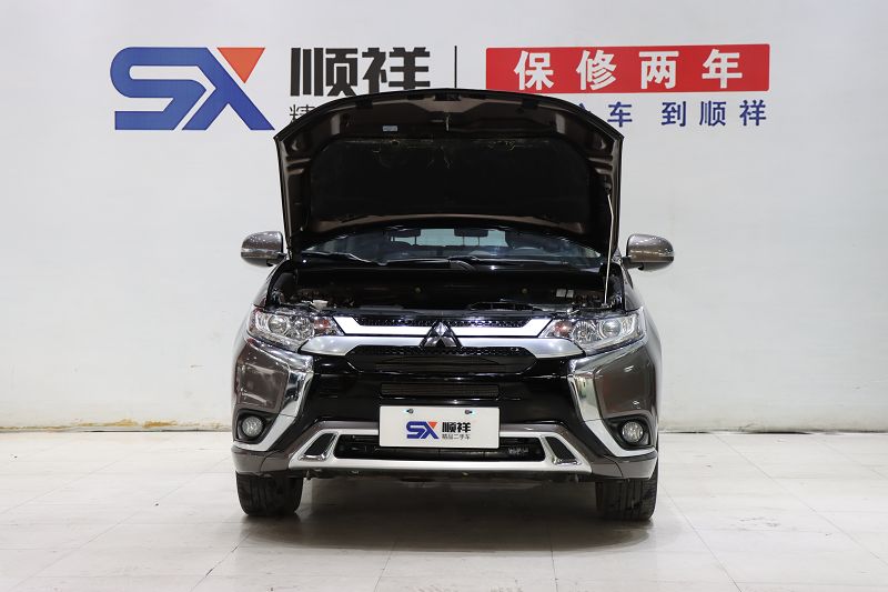 三菱欧蓝德 2021款 2.0L 两驱畅享版 5座