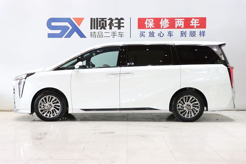 广汽传祺M8 2023款 宗师系列 双擎 旗舰版