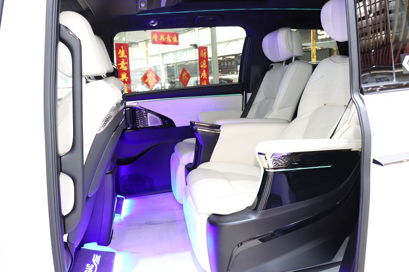 广汽传祺M8 2023款 宗师系列 双擎 旗舰版