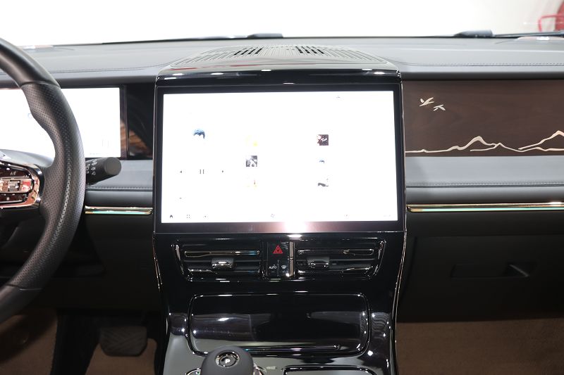 广汽传祺M8 2023款 宗师系列 双擎 旗舰版