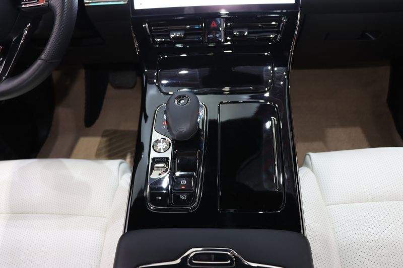 广汽传祺M8 2023款 宗师系列 双擎 旗舰版