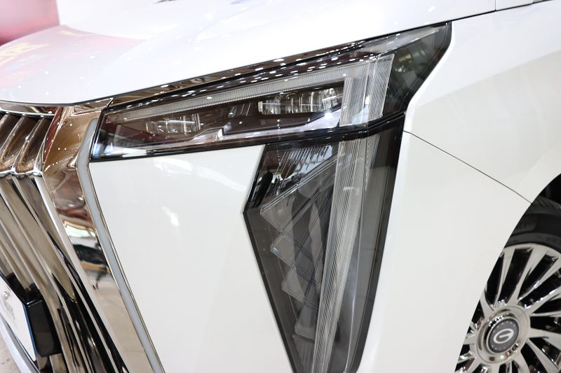 广汽传祺M8 2023款 宗师系列 双擎 旗舰版