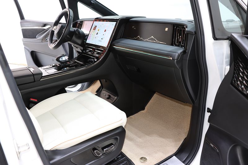 广汽传祺M8 2023款 宗师系列 双擎 旗舰版