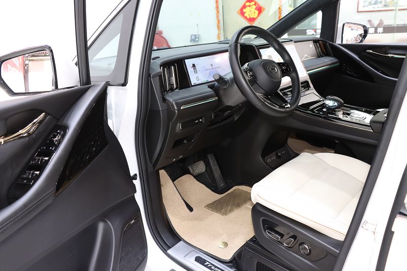 广汽传祺M8 2023款 宗师系列 双擎 旗舰版