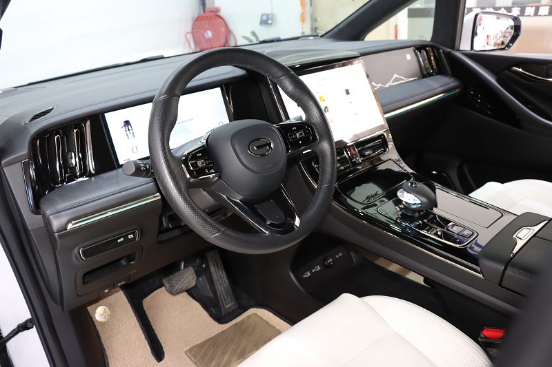 广汽传祺M8 2023款 宗师系列 双擎 旗舰版