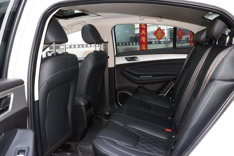 奇瑞 艾瑞泽GX 2021款 冠军版 1.5L CVT尊享版