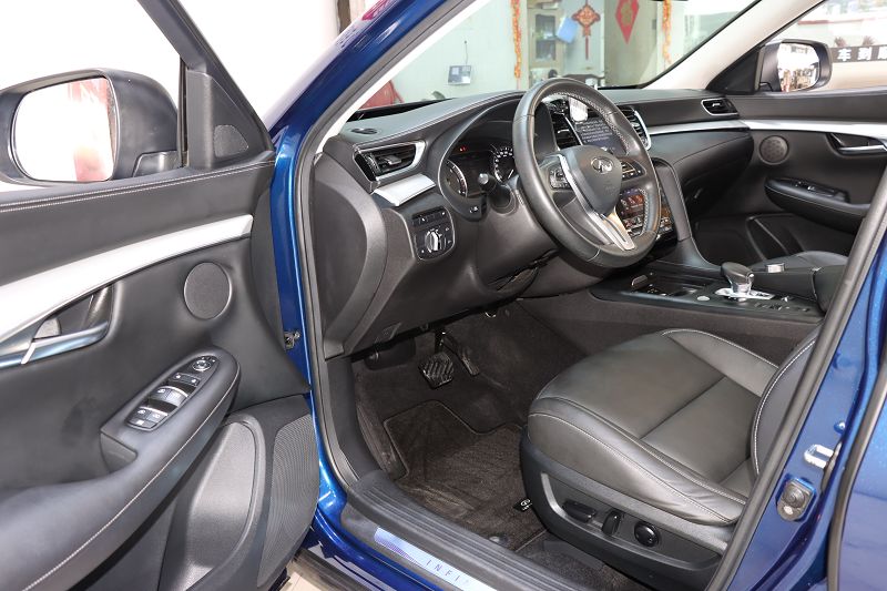 英菲尼迪QX50 2022款 2.0T 四驱菁英版
