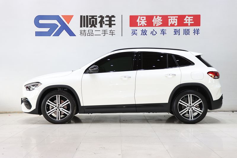 奔驰GLA级 2022款 GLA 220 4MATIC
