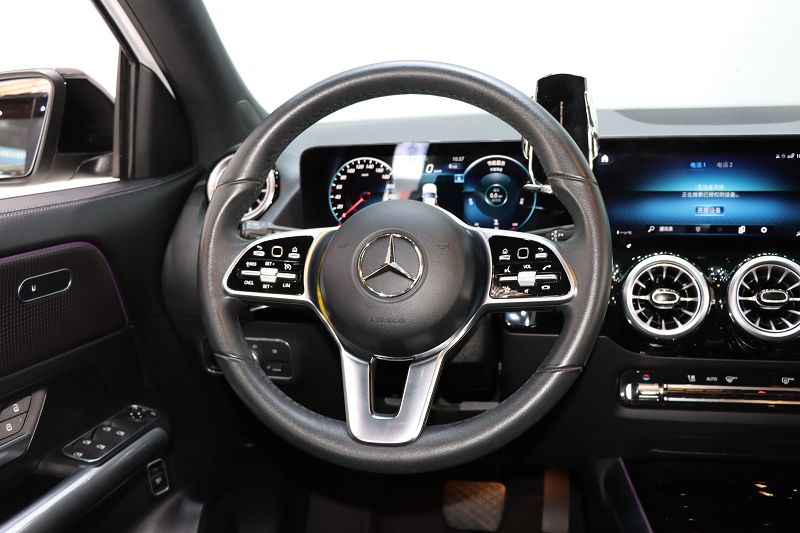 奔驰GLA级 2022款 GLA 220 4MATIC