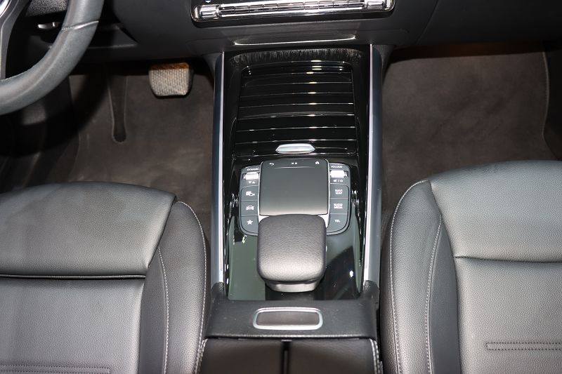 奔驰GLA级 2022款 GLA 220 4MATIC