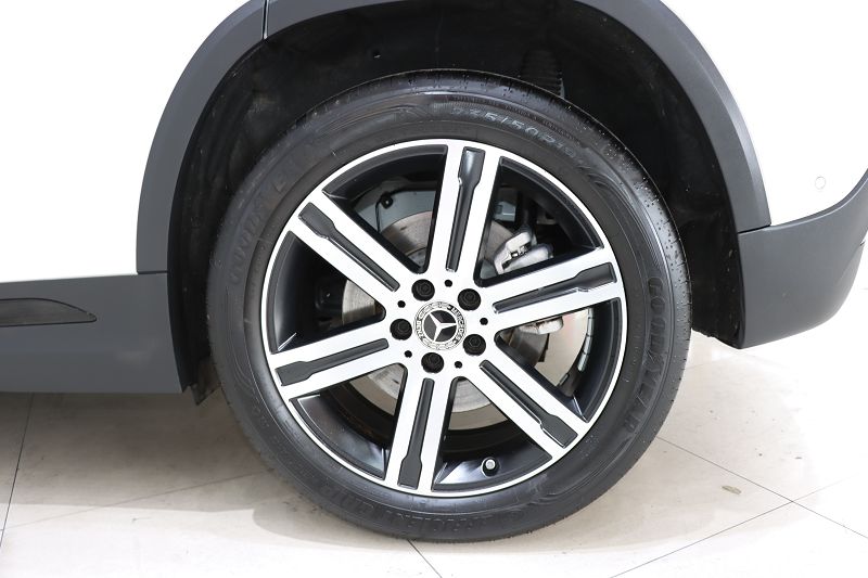 奔驰GLA级 2022款 GLA 220 4MATIC