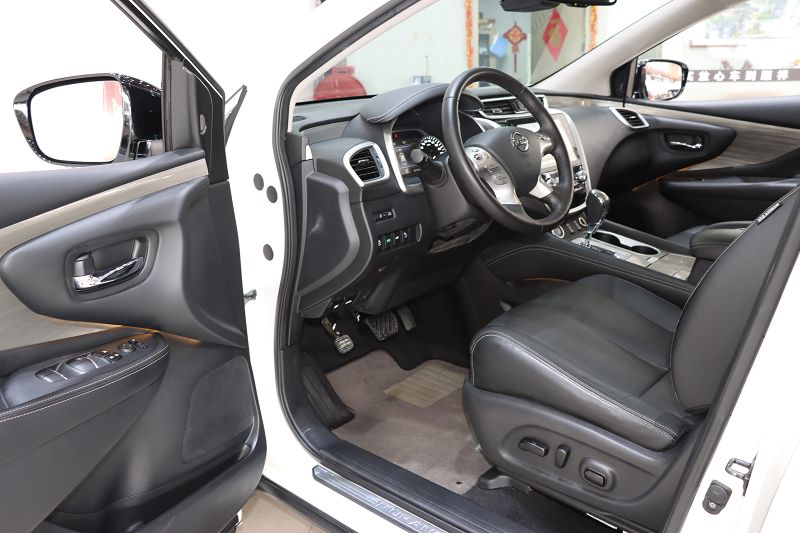 日产 楼兰 2021款 2.5 S/C HEV XE 四驱混动智联尊尚版