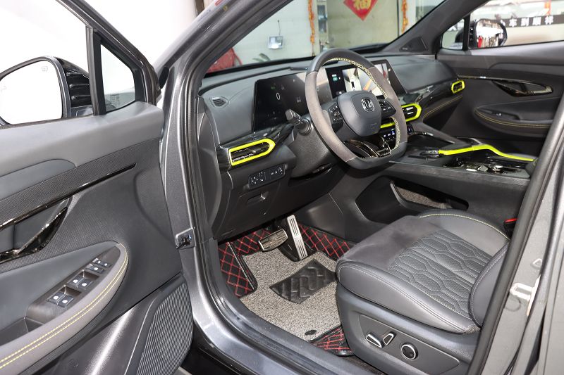 长安UNI-T 2022款 1.5T 运动版 旗舰型