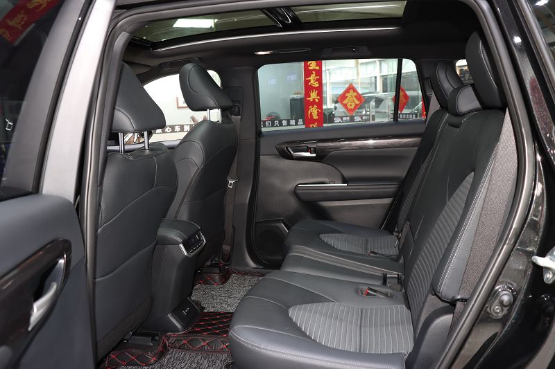 丰田 皇冠陆放 2023款 2.5L HEV四驱豪华版