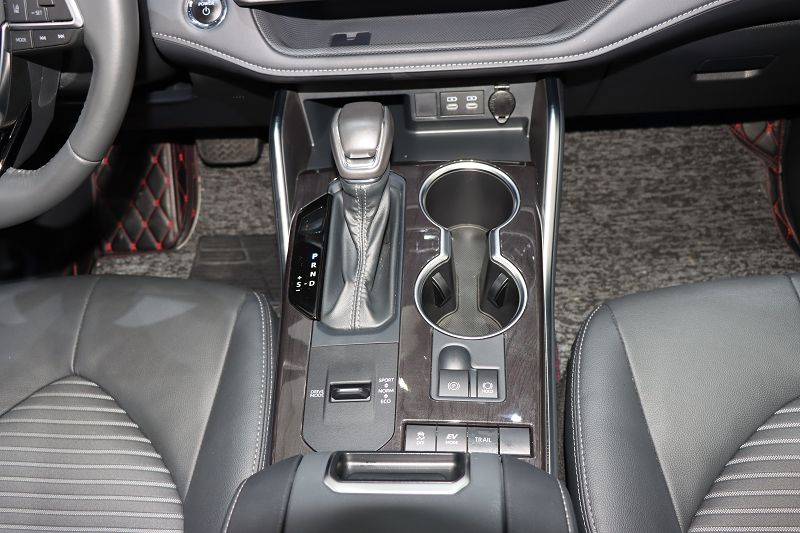 丰田 皇冠陆放 2023款 2.5L HEV四驱豪华版