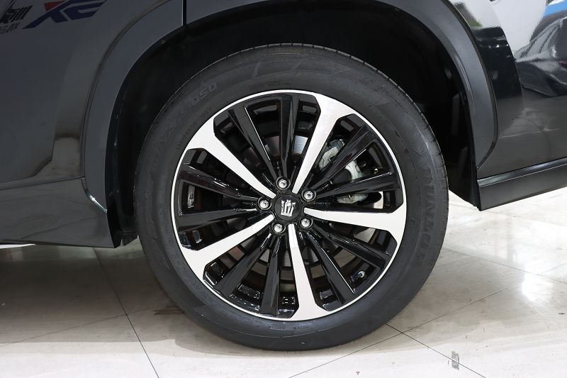 丰田 皇冠陆放 2023款 2.5L HEV四驱豪华版