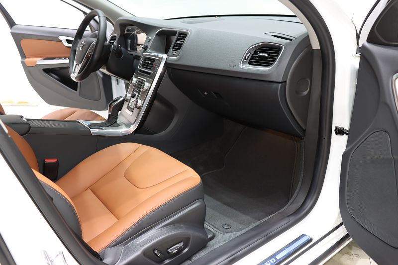 沃尔沃S60 2019款 S60L 改款 T5 智进进阶版