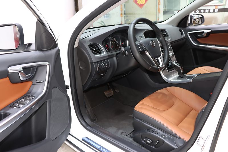 沃尔沃S60 2019款 S60L 改款 T5 智进进阶版