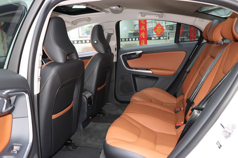 沃尔沃S60 2019款 S60L 改款 T5 智进进阶版
