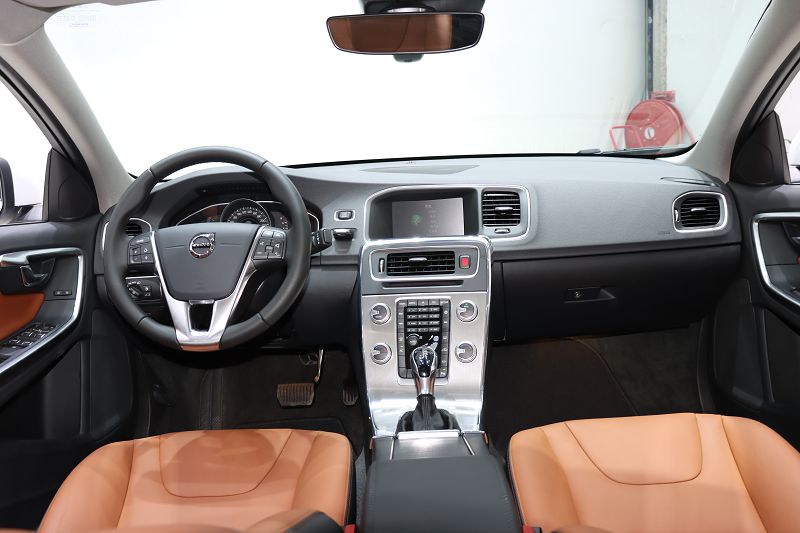 沃尔沃S60 2019款 S60L 改款 T5 智进进阶版