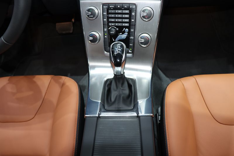 沃尔沃S60 2019款 S60L 改款 T5 智进进阶版