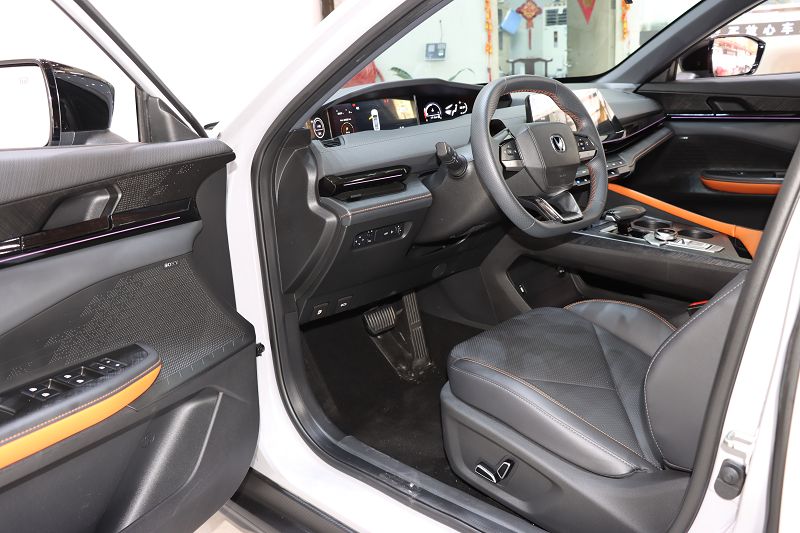 长安UNI-V 2022款 1.5T 智慧领航型